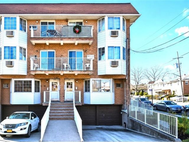 2 BR,  2.00 BTH &nbsp;Condominium style home in Canarsie