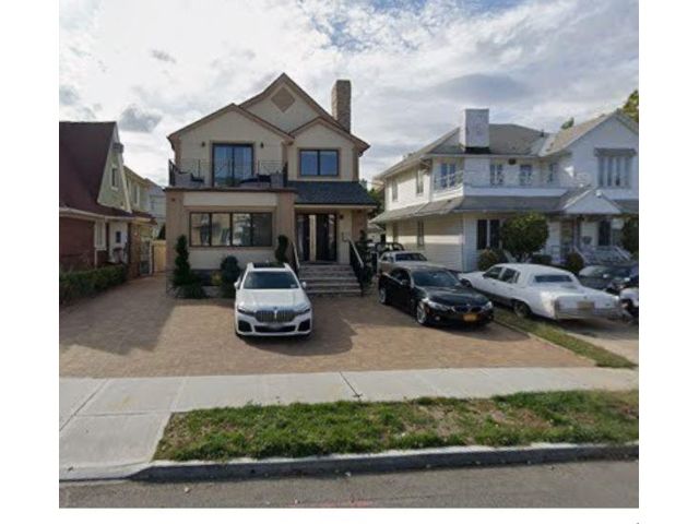  6 BR,  4.00 BTH &nbsp;Single family style home in Brighton Beach