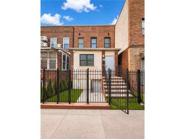 Studio,  0.00 BTH &nbsp;Commercial style home in Boro-park