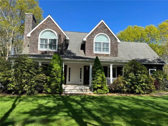  4 BR,  3.00 BTH &nbsp;Single family style home in East Quogue