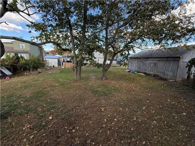 Lot <b>Size:</b>  &nbsp;Mixed use style home in West Babylon