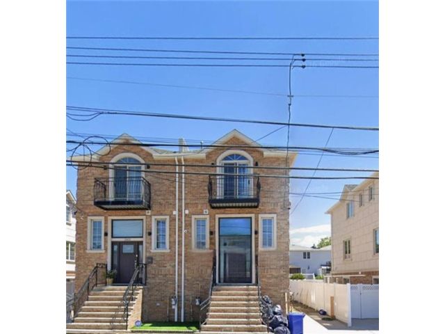  3 BR,  3.00 BTH &nbsp;Single family style home in Bergen Beach