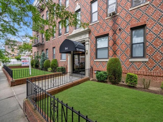  2 BR,  1.00 BTH &nbsp;Co-op style home in Bensonhurst
