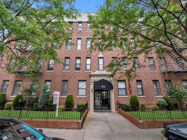  1 BR,  1.00 BTH &nbsp;Co-op style home in Bensonhurst
