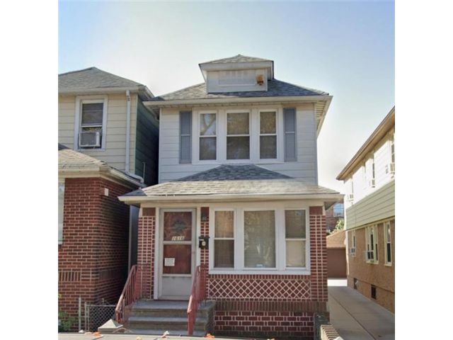  3 BR,  2.00 BTH &nbsp;Single family style home in Bensonhurst