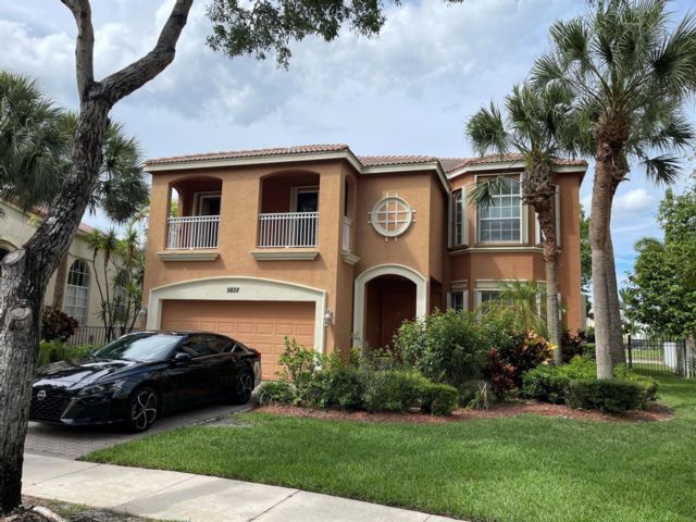  5 BR,  2.50 BTH &nbsp; style home in Wellington