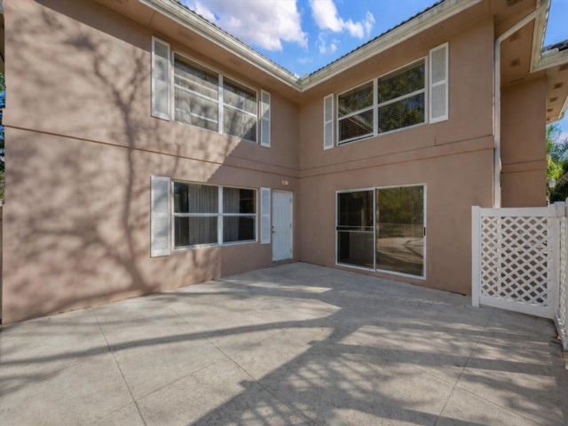  2 BR,  2.50 BTH &nbsp;Townhouse style home in West Palm Beach