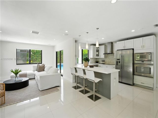 [PHOTO]