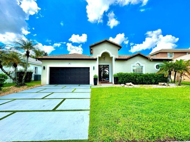  3 BR,  3.00 BTH &nbsp; style home in Pembroke Pines