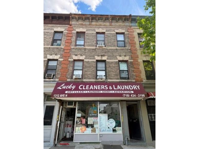 Studio,  0.00 BTH &nbsp;Mixed use style home in Midwood