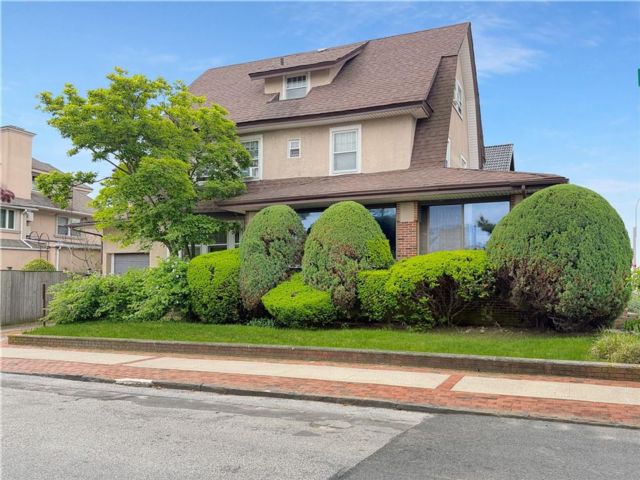  5 BR,  3.00 BTH &nbsp;Single family style home in Seagate