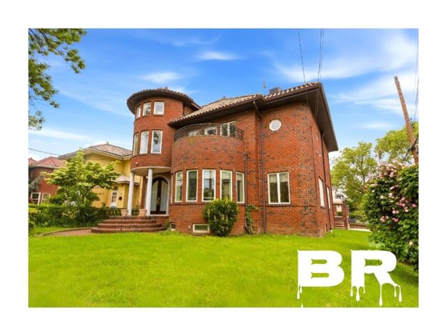 10 BR,  6.00 BTH &nbsp;Single family style home in Madison