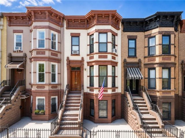 12 BR,  8.00 BTH &nbsp;Multi-family style home in Sunset Park