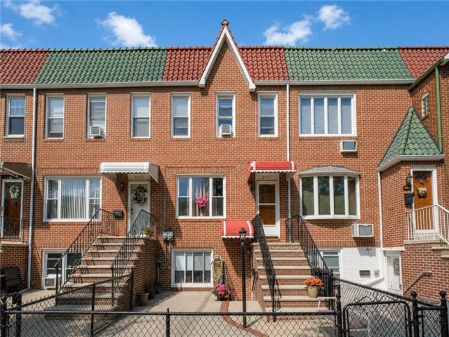  4 BR,  0.00 BTH &nbsp;Multi-family style home in Marine Park