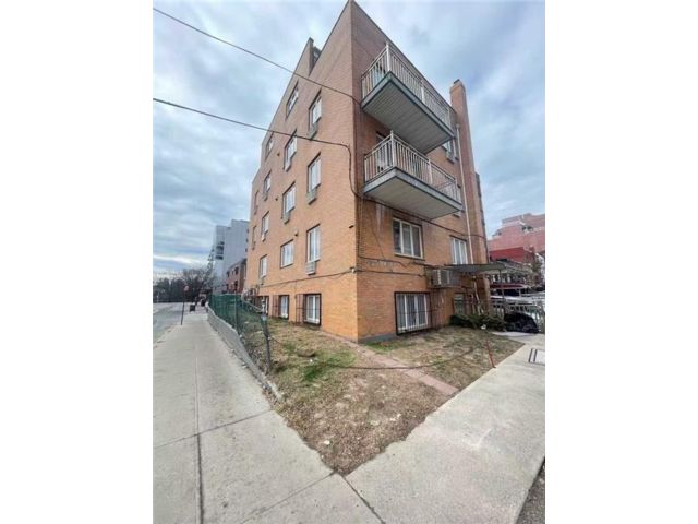 Studio,  0.00 BTH &nbsp;Mixed use style home in Flushing