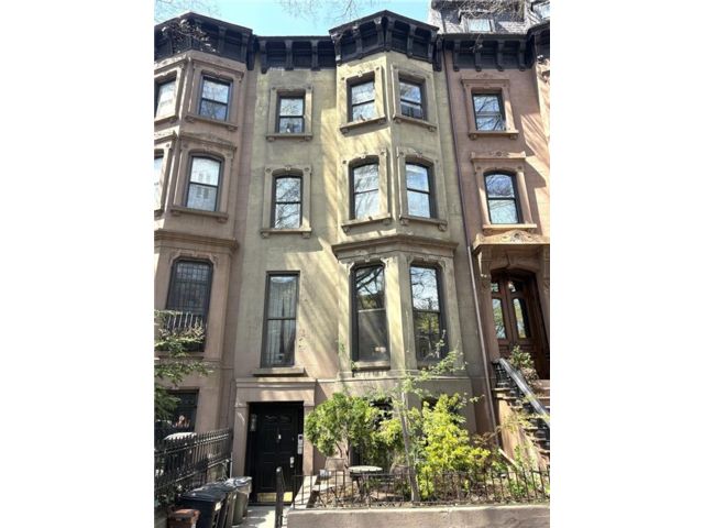 Studio,  0.00 BTH &nbsp;Multi-family style home in Park Slope