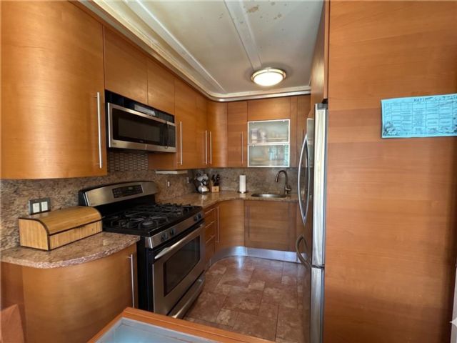  2 BR,  2.00 BTH &nbsp;Condominium style home in Gravesend
