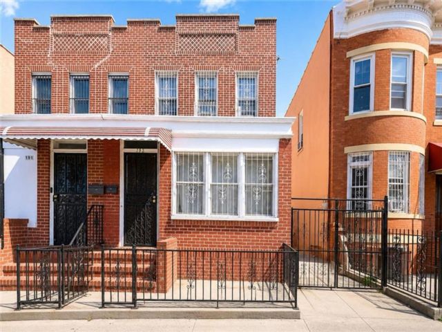  3 BR,  3.00 BTH &nbsp;Single family style home in East New York