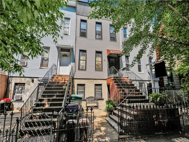  5 BR,  3.00 BTH &nbsp;Multi-family style home in Ocean Hill