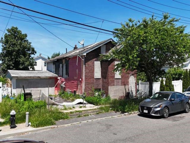 Studio,  0.00 BTH &nbsp;Single family style home in Oakwood/New Dorp Beach