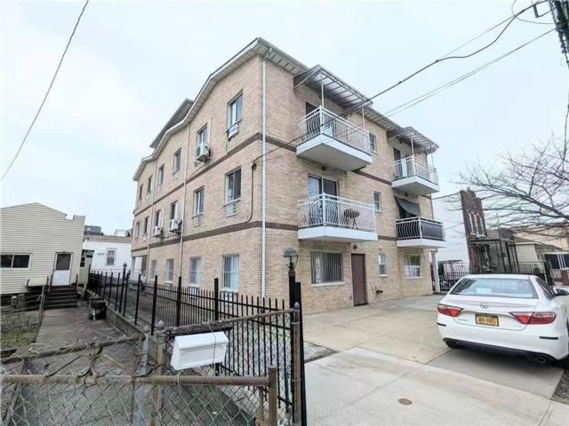 2 BR,  1.00 BTH &nbsp;Condominium style home in Bensonhurst