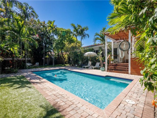  4 BR,  3.00 BTH &nbsp;European style home in Miami