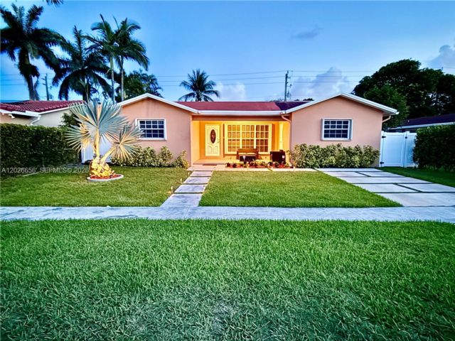  3 BR,  2.00 BTH &nbsp;European style home in Dania Beach