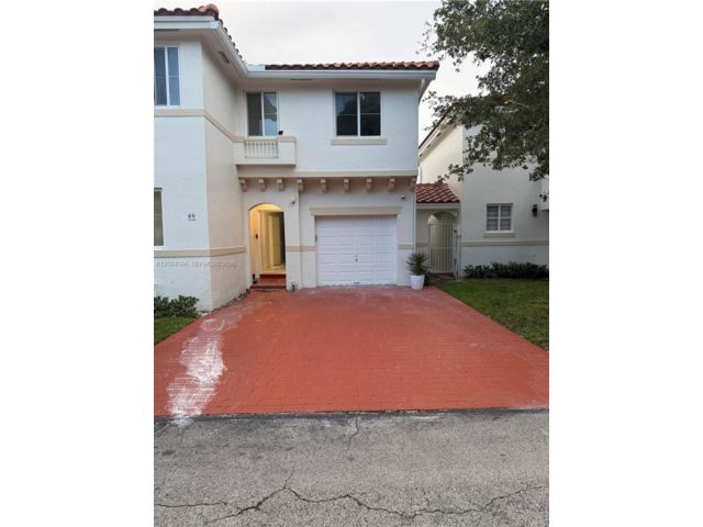  4 BR,  3.00 BTH &nbsp;Townhouse style home in Miami