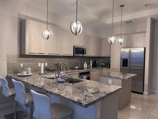  3 BR,  2.50 BTH &nbsp;Townhouse style home in Medley