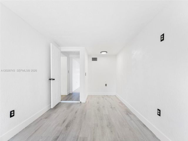 [PHOTO]