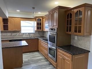  4 BR,  2.00 BTH &nbsp; style home in Hollywood