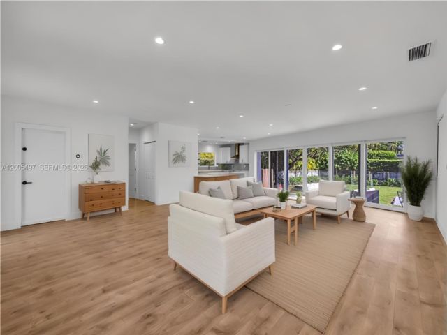  4 BR,  3.00 BTH &nbsp; style home in El Portal