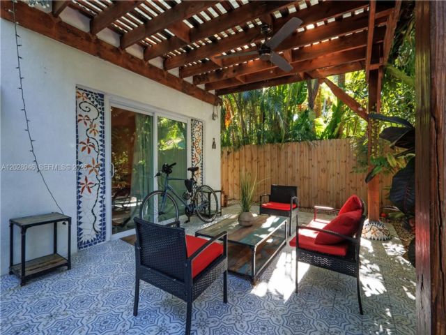  4 BR,  3.00 BTH &nbsp; style home in El Portal