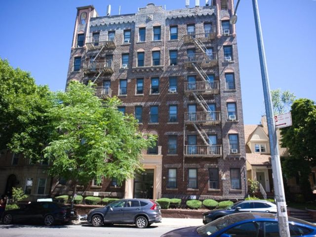  1 BR,  1.00 BTH &nbsp;Co-op style home in Bay Ridge