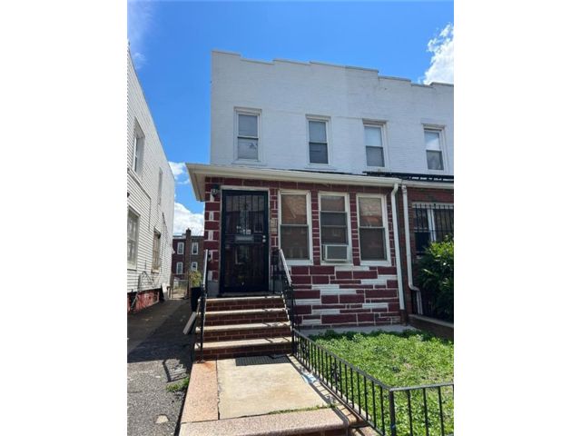  3 BR,  2.00 BTH &nbsp;Single family style home in East Flatbush