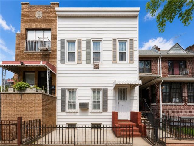  8 BR,  0.00 BTH &nbsp;Multi-family style home in Sunset Park
