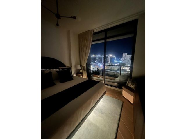 [PHOTO]