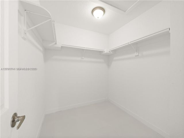 [PHOTO]
