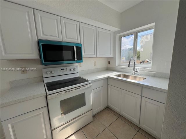  4 BR,  2.00 BTH &nbsp; style home in El Portal