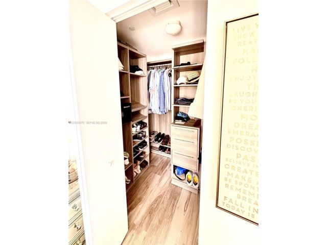 [PHOTO]