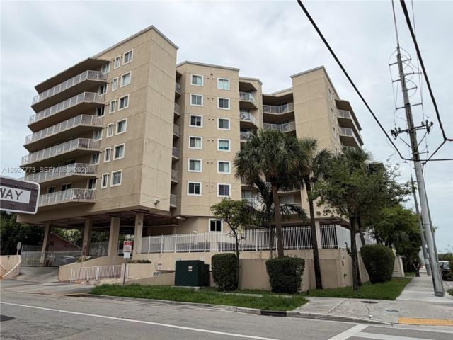  2 BR,  2.00 BTH &nbsp; style home in Miami
