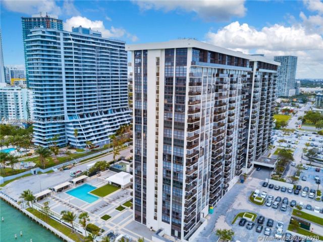 2 BR,  2.00 BTH &nbsp; style home in Miami