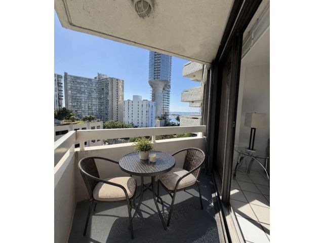  1 BR,  2.00 BTH &nbsp; style home in Miami