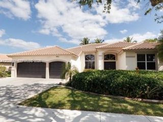  4 BR,  3.00 BTH &nbsp; style home in Weston