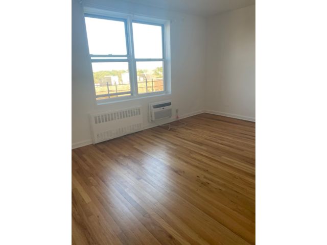  1 BR,  1.00 BTH &nbsp;Rental style home in Sheepshead Bay
