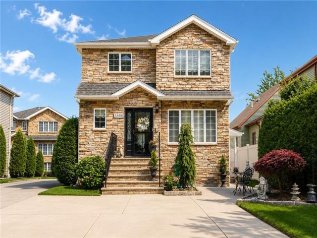  3 BR,  4.00 BTH &nbsp;Single family style home in Princess Bay