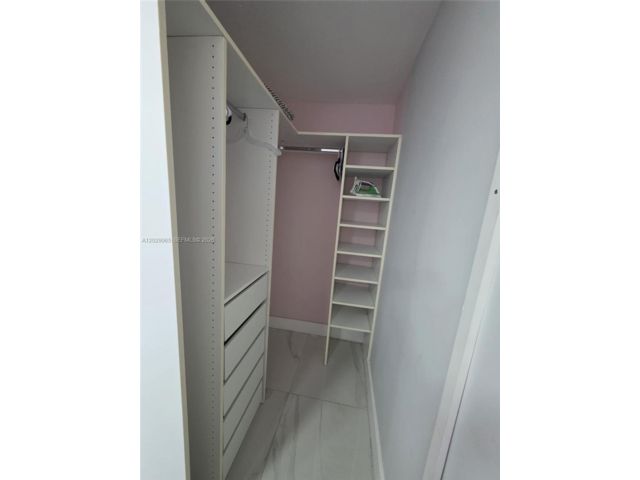 [PHOTO]