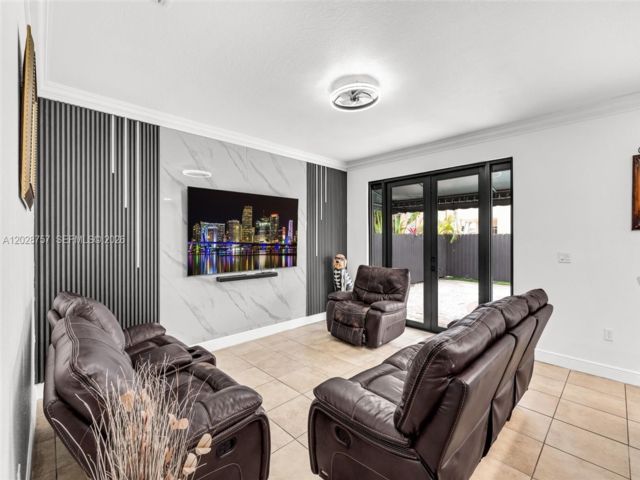 [PHOTO]