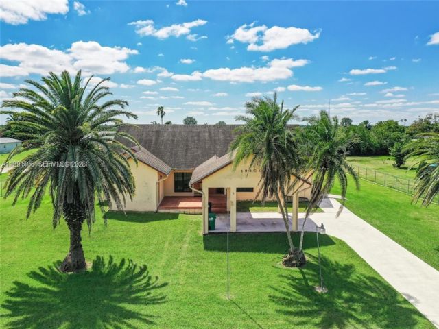  4 BR,  4.00 BTH &nbsp; style home in Homestead