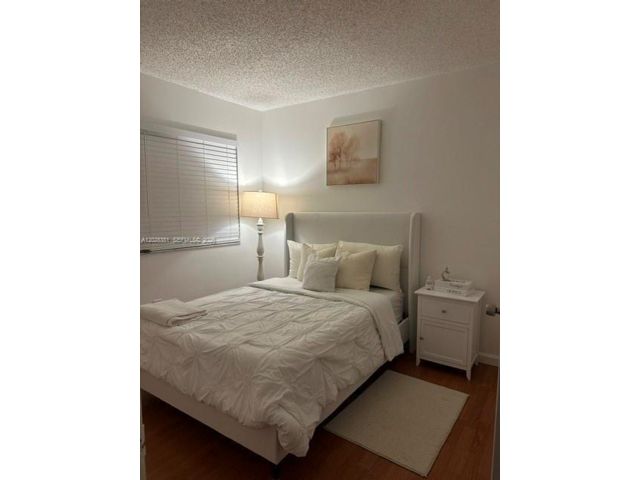 [PHOTO]